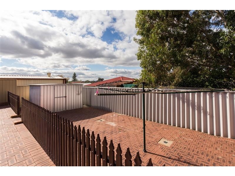 3/8 Elsfield Way, Bassendean WA 6054