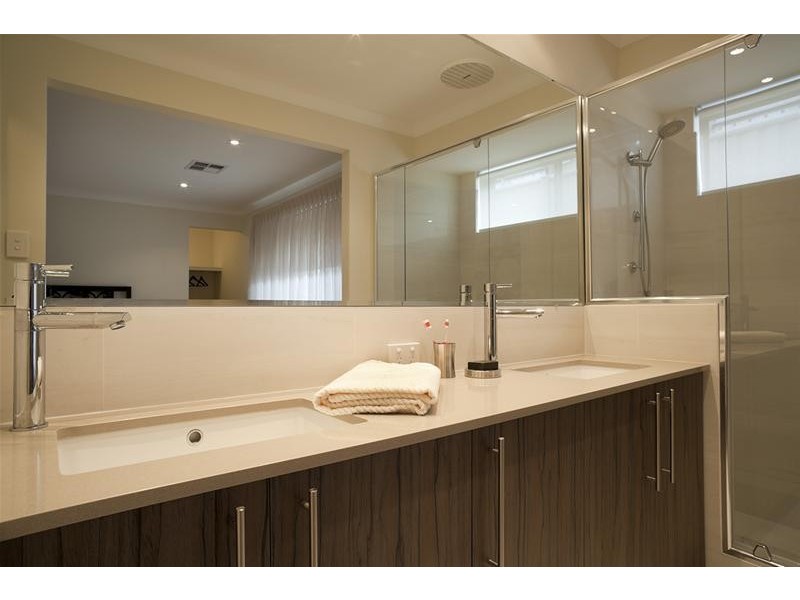 5 Fortis Pass, Wandi WA 6167