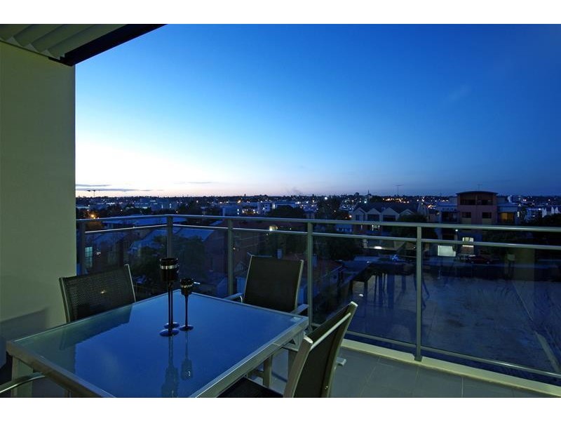 33/18 Wellington Street, East Perth WA 6004