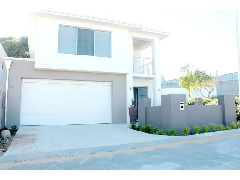 2 Fullston Way, Beaconsfield WA 6162