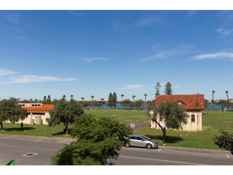 2/114 Terrace Road, Perth WA 6000