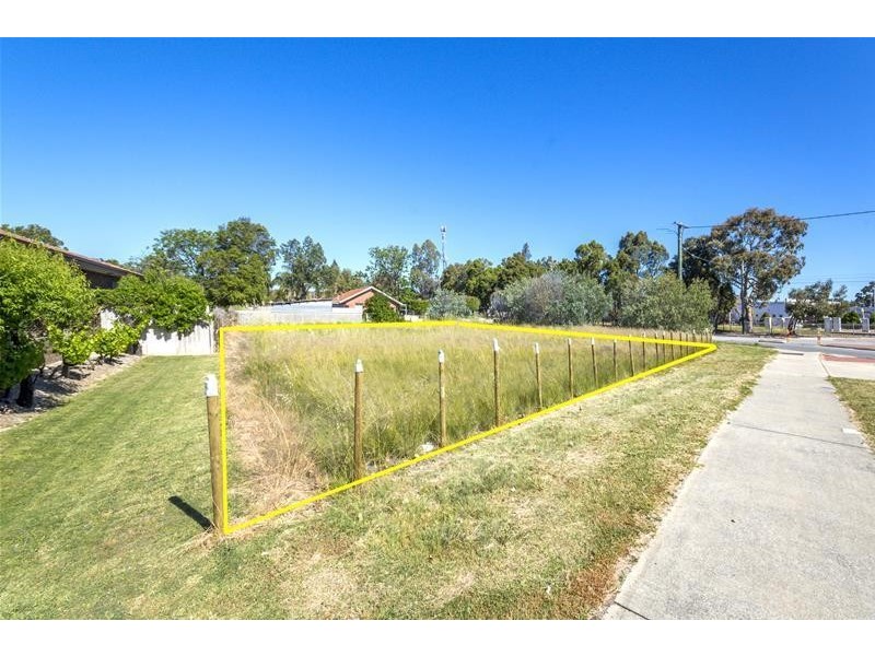 2 The Crescent, Maddington WA 6109