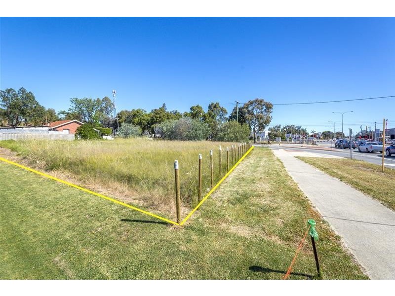 2 The Crescent, Maddington WA 6109