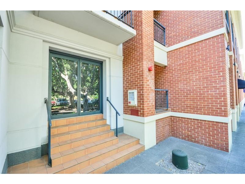 1/24 Saunders Street, East Perth WA 6004