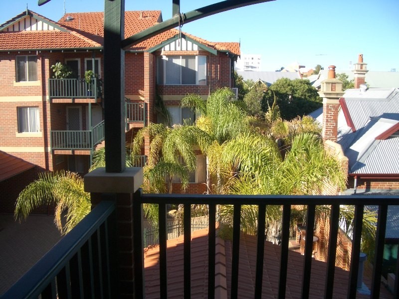 11/42 Bronte Street, East Perth WA 6004