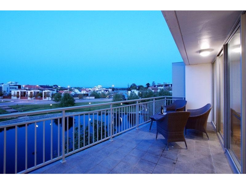 8/22 Eastbrook Terrace, East Perth WA 6004