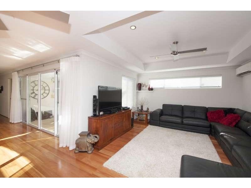 10 Padua Road, Piara Waters WA 6112