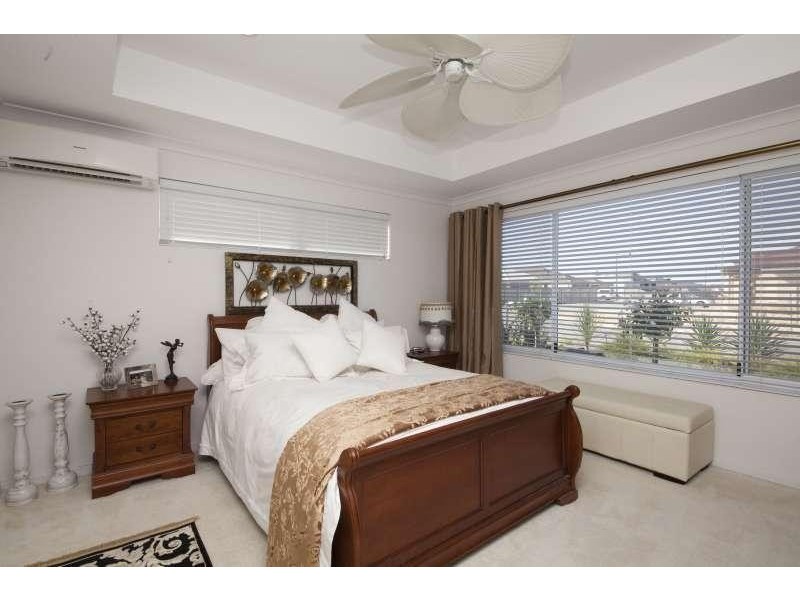 10 Padua Road, Piara Waters WA 6112