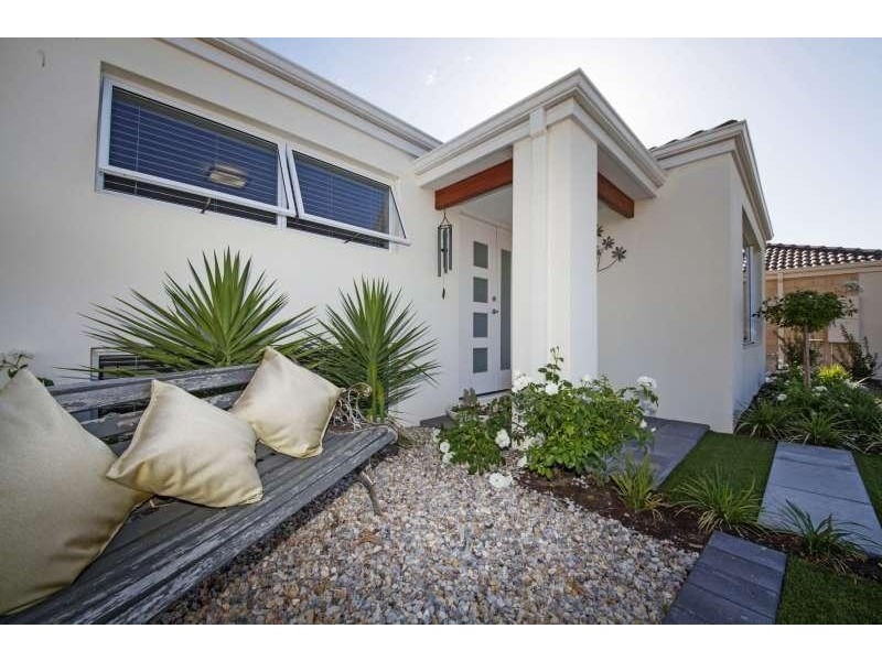 10 Padua Road, Piara Waters WA 6112