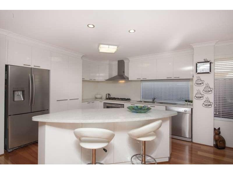 10 Padua Road, Piara Waters WA 6112