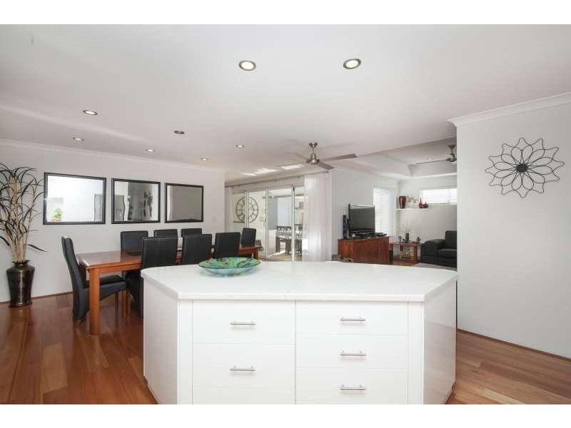 10 Padua Road, Piara Waters WA 6112