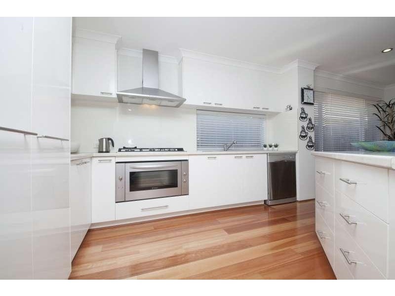 10 Padua Road, Piara Waters WA 6112