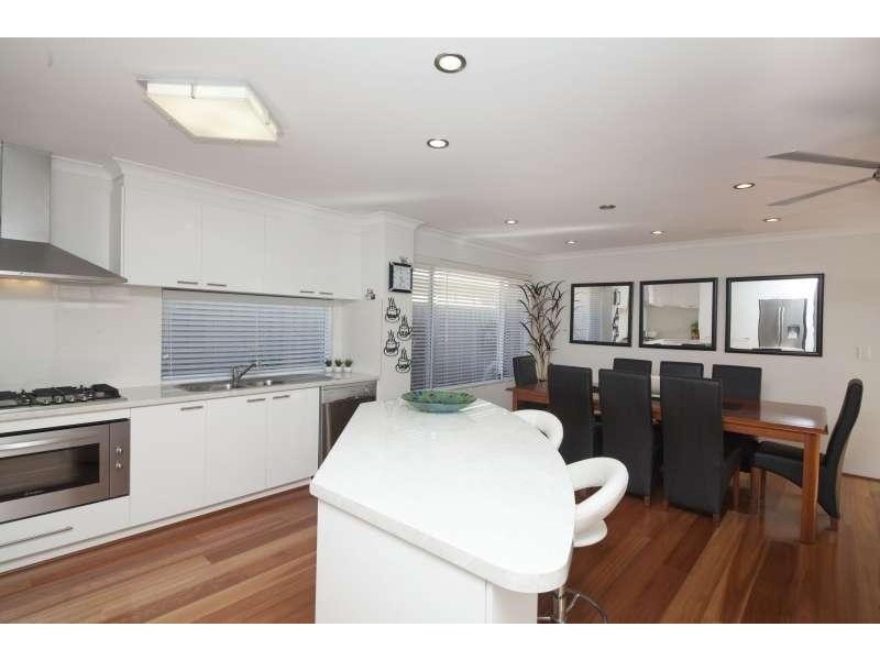 10 Padua Road, Piara Waters WA 6112