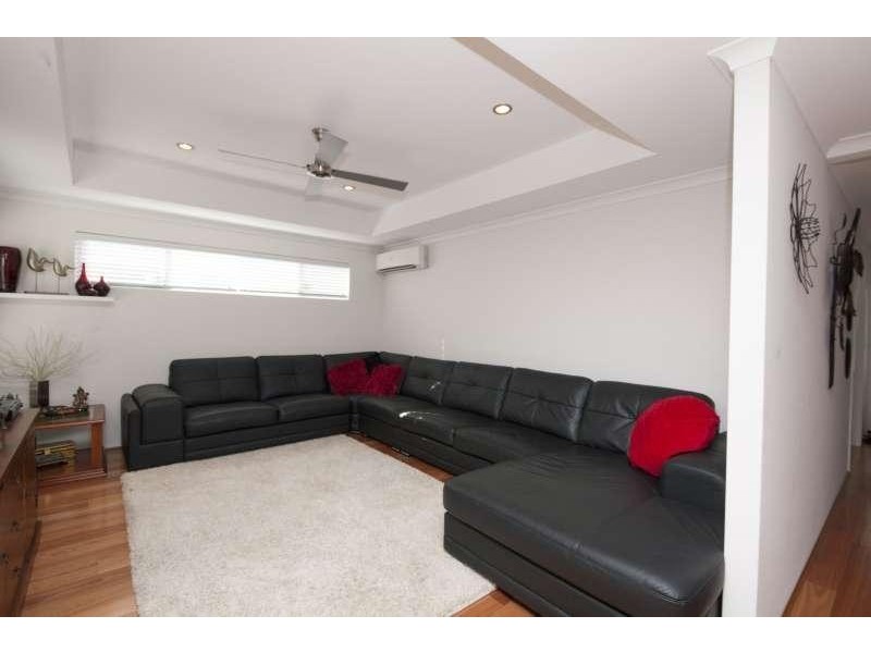 10 Padua Road, Piara Waters WA 6112