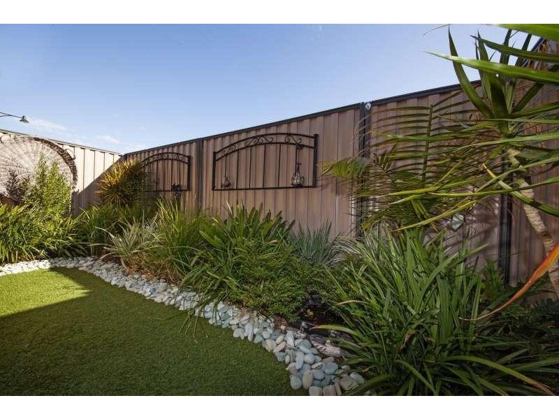 10 Padua Road, Piara Waters WA 6112