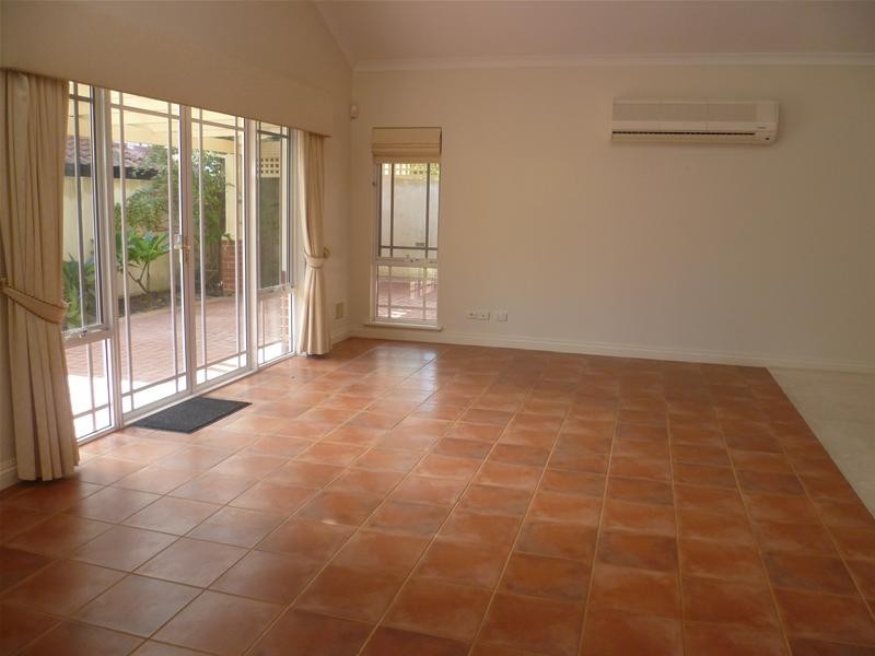 2/6 Henley Street, Ardross WA 6153