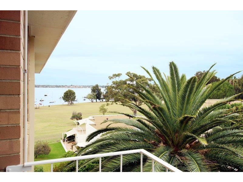 11/18 The Avenue, Crawley WA 6009