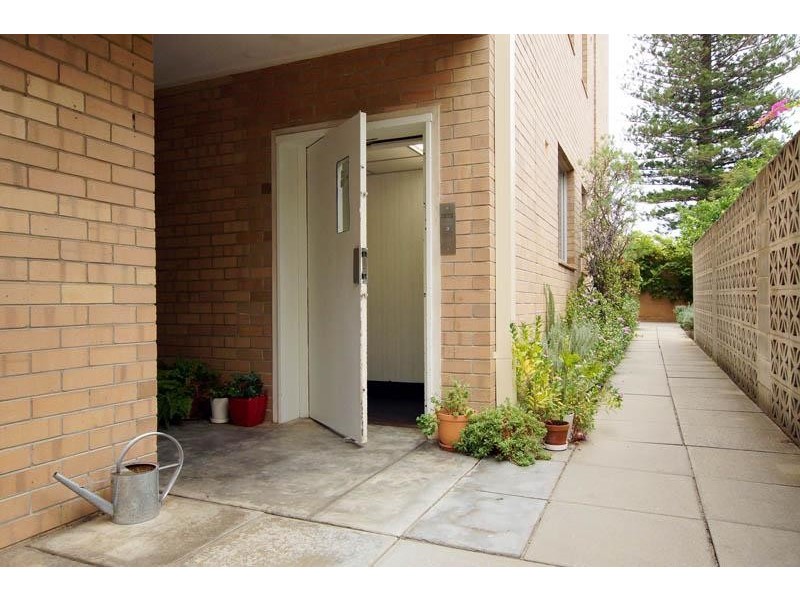 11/18 The Avenue, Crawley WA 6009