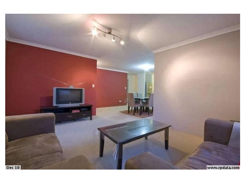 1/2 Hobby Retreat, Queens Park WA 6107