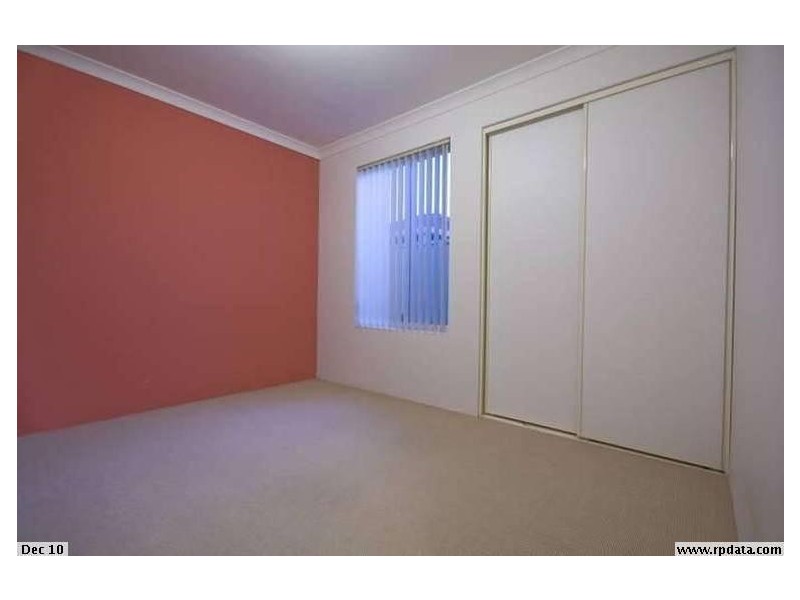 1/2 Hobby Retreat, Queens Park WA 6107