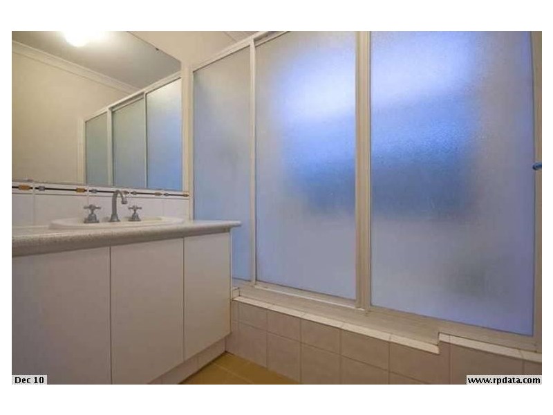 1/2 Hobby Retreat, Queens Park WA 6107