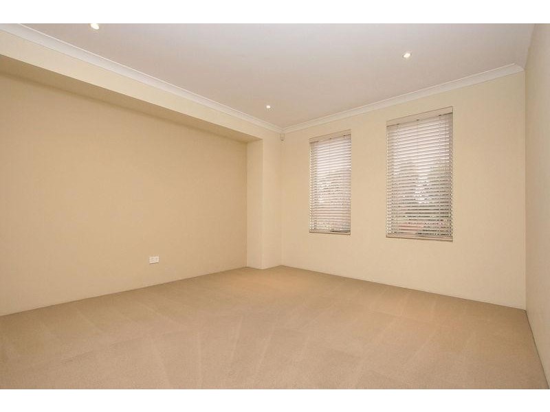 12 Riverlinks Drive, Clarkson WA 6030