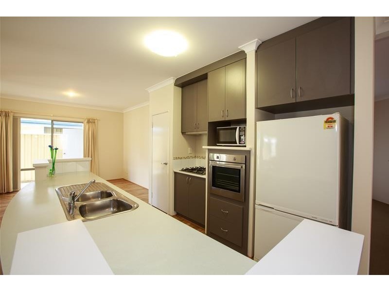 3 Dorsal Bend, Hammond Park WA 6164