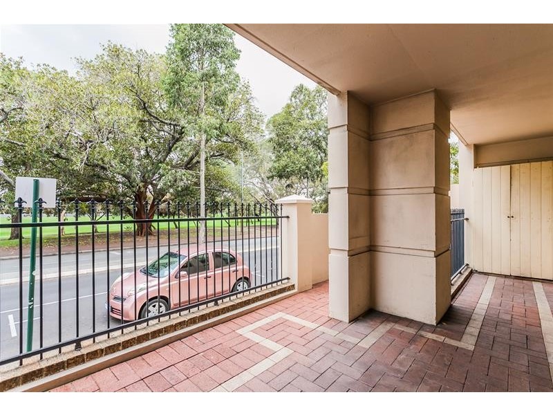 2/125 Wellington Street, East Perth WA 6004