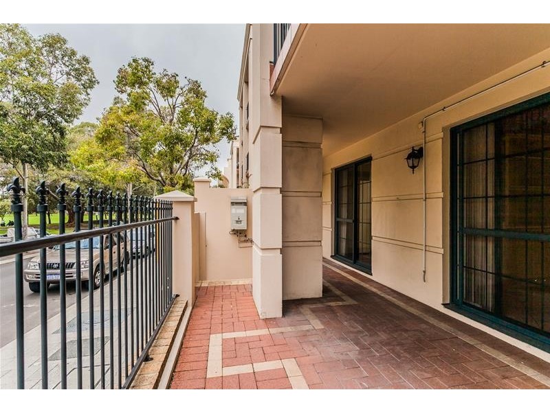 2/125 Wellington Street, East Perth WA 6004