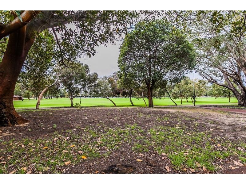 2/125 Wellington Street, East Perth WA 6004