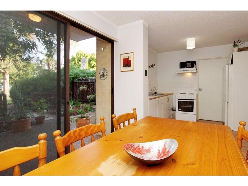 18/33 Farina Drive, Yokine WA 6060