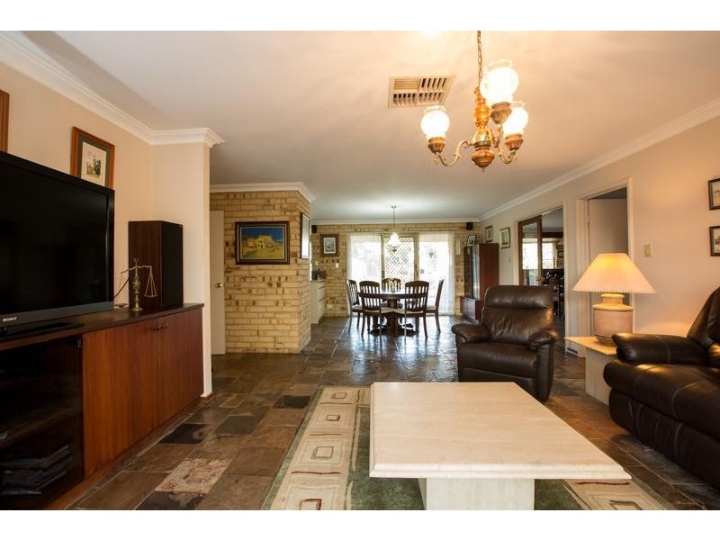 17 Falcon Place, Jandakot WA 6164