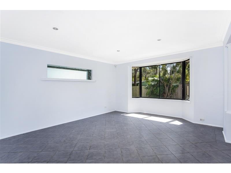 105 Cams Boulevard, Summerland Point NSW 2259