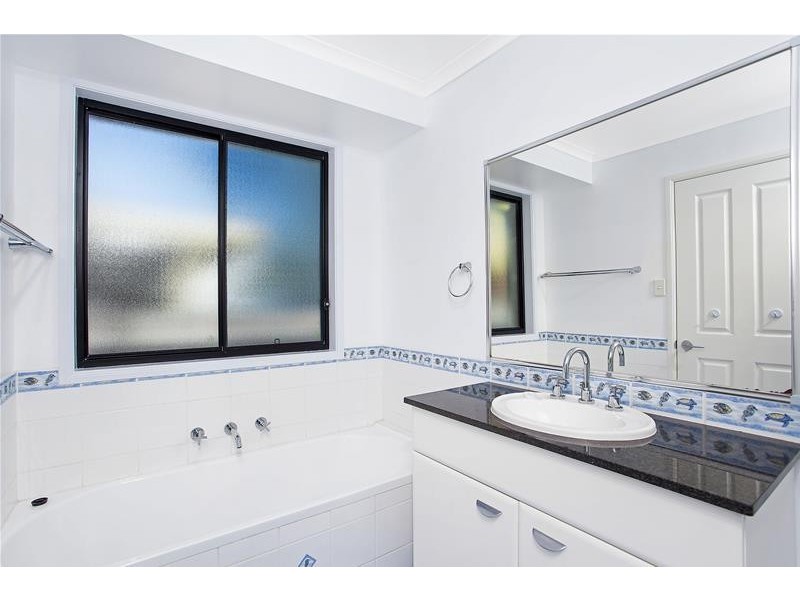 105 Cams Boulevard, Summerland Point NSW 2259