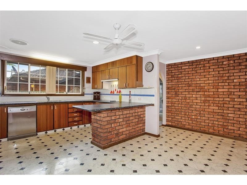 17 Halcyon Street, Mannering Park NSW 2259