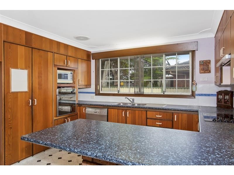 17 Halcyon Street, Mannering Park NSW 2259