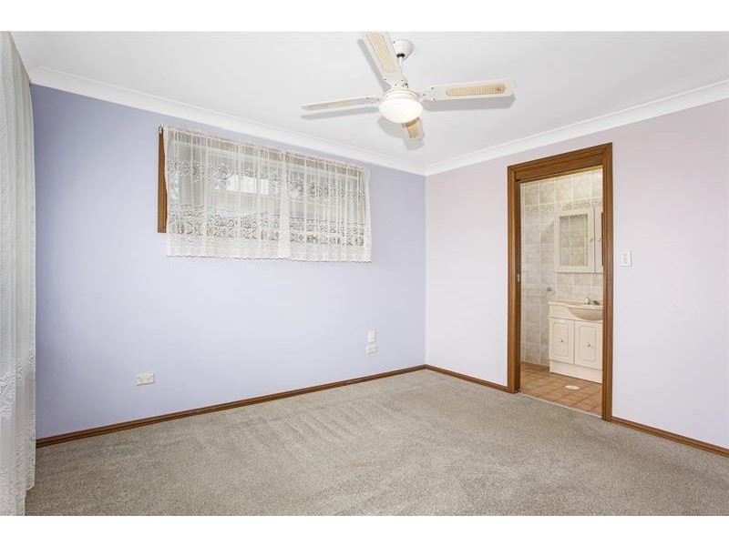 17 Halcyon Street, Mannering Park NSW 2259