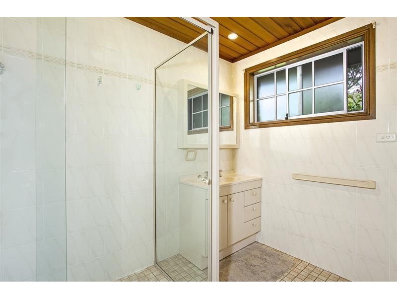 17 Halcyon Street, Mannering Park NSW 2259