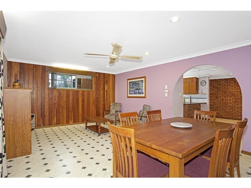 17 Halcyon Street, Mannering Park NSW 2259