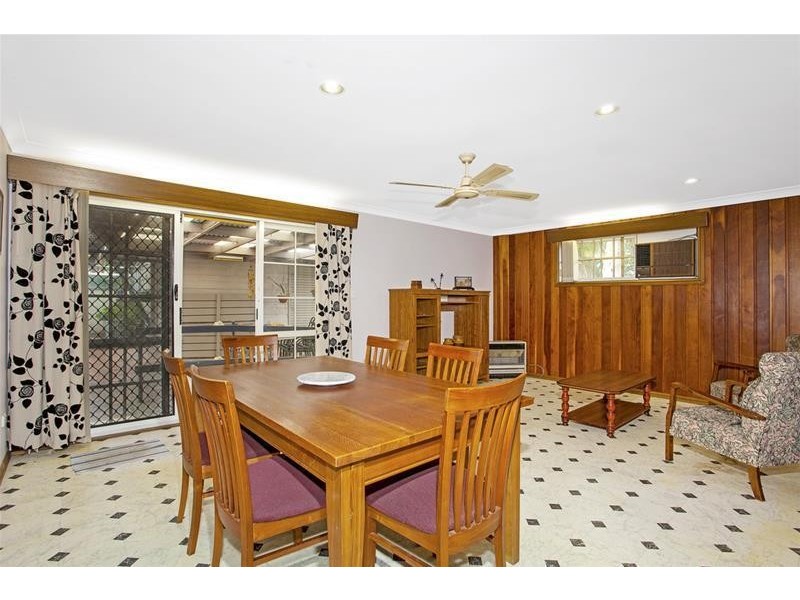 17 Halcyon Street, Mannering Park NSW 2259