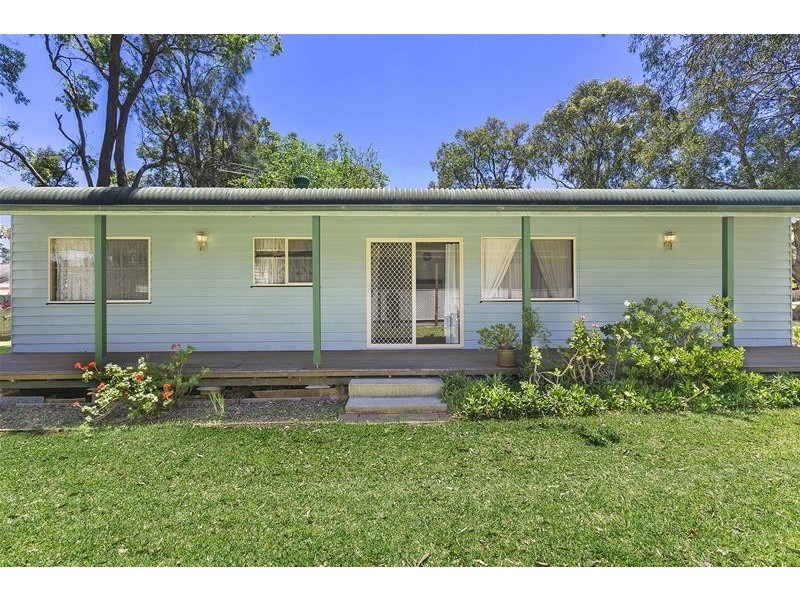 16 Murrumbong Road, Summerland Point NSW 2259