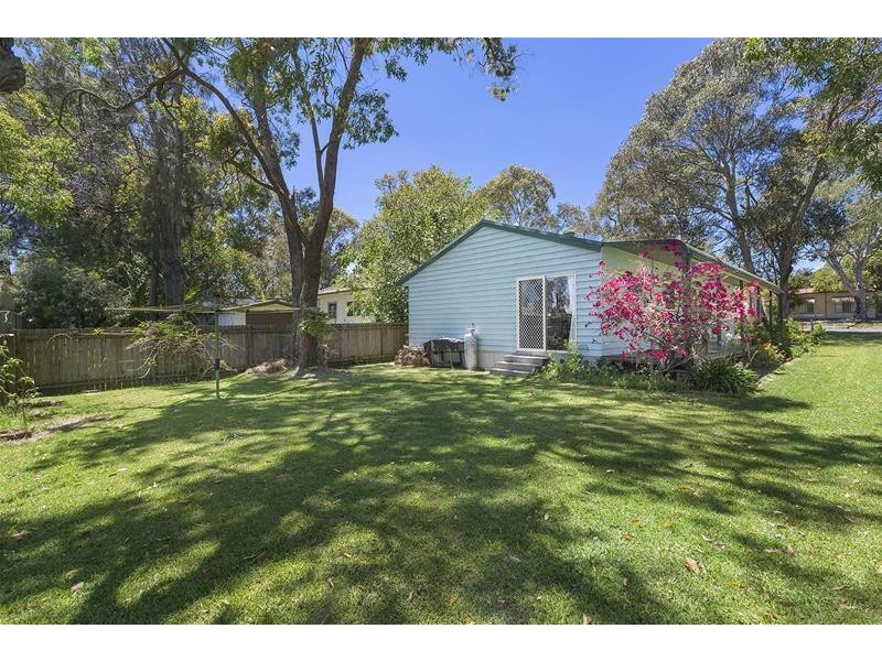 16 Murrumbong Road, Summerland Point NSW 2259