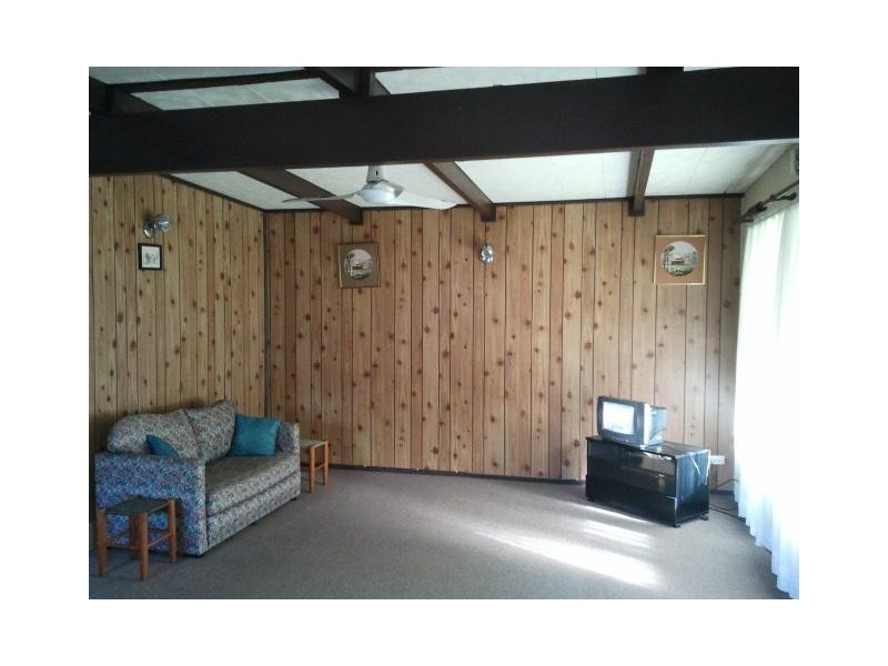 19 Murrumbong Road, Summerland Point NSW 2259