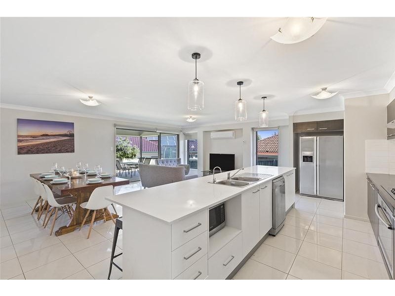 22 Tradewinds Avenue, Summerland Point NSW 2259