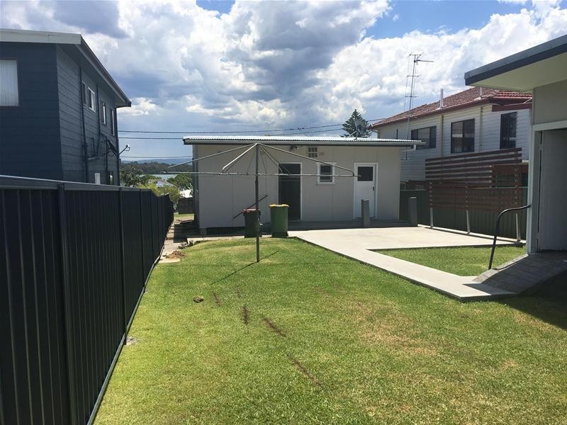 8 Kenilworth Street, Mannering Park NSW 2259