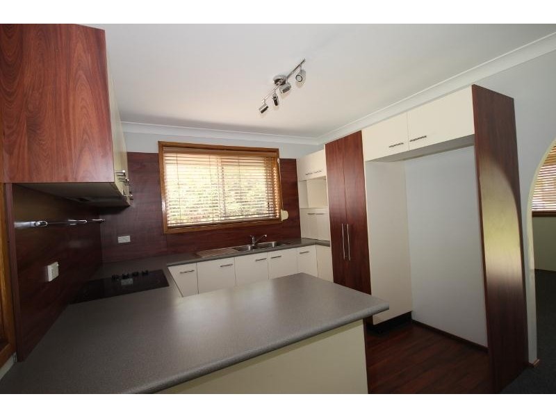 4 Harwood Close, Mannering Park NSW 2259