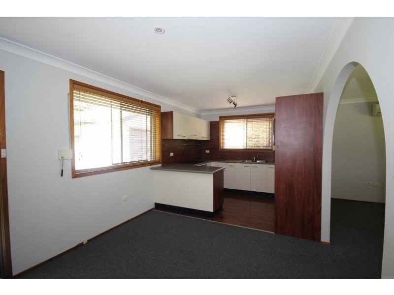 4 Harwood Close, Mannering Park NSW 2259