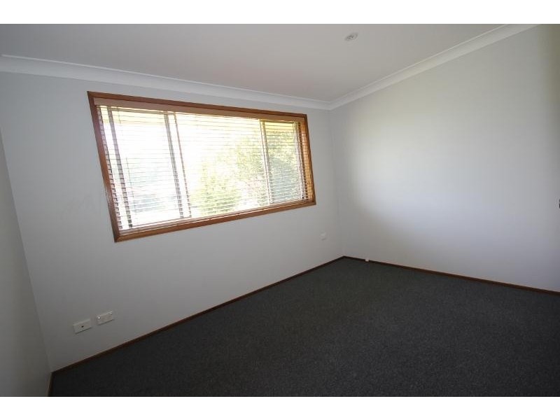 4 Harwood Close, Mannering Park NSW 2259
