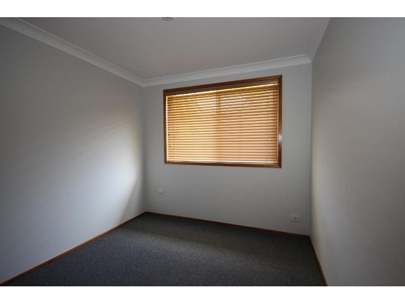 4 Harwood Close, Mannering Park NSW 2259
