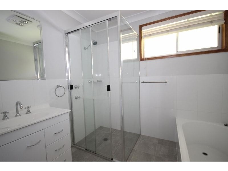 4 Harwood Close, Mannering Park NSW 2259